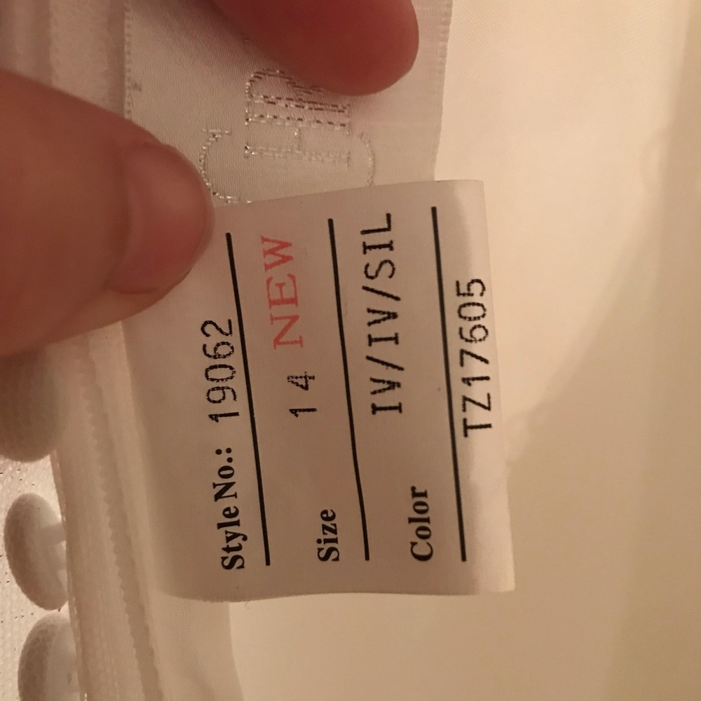 Used Christian Wu wedding dress - Picture 3 of 8